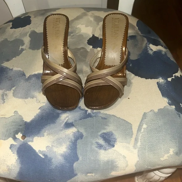 “SEND UR BEST OFFER?” Italian Shoemakers Beige Strappy Wood-Look Slide Mules 🥰 - Picture 2 of 4